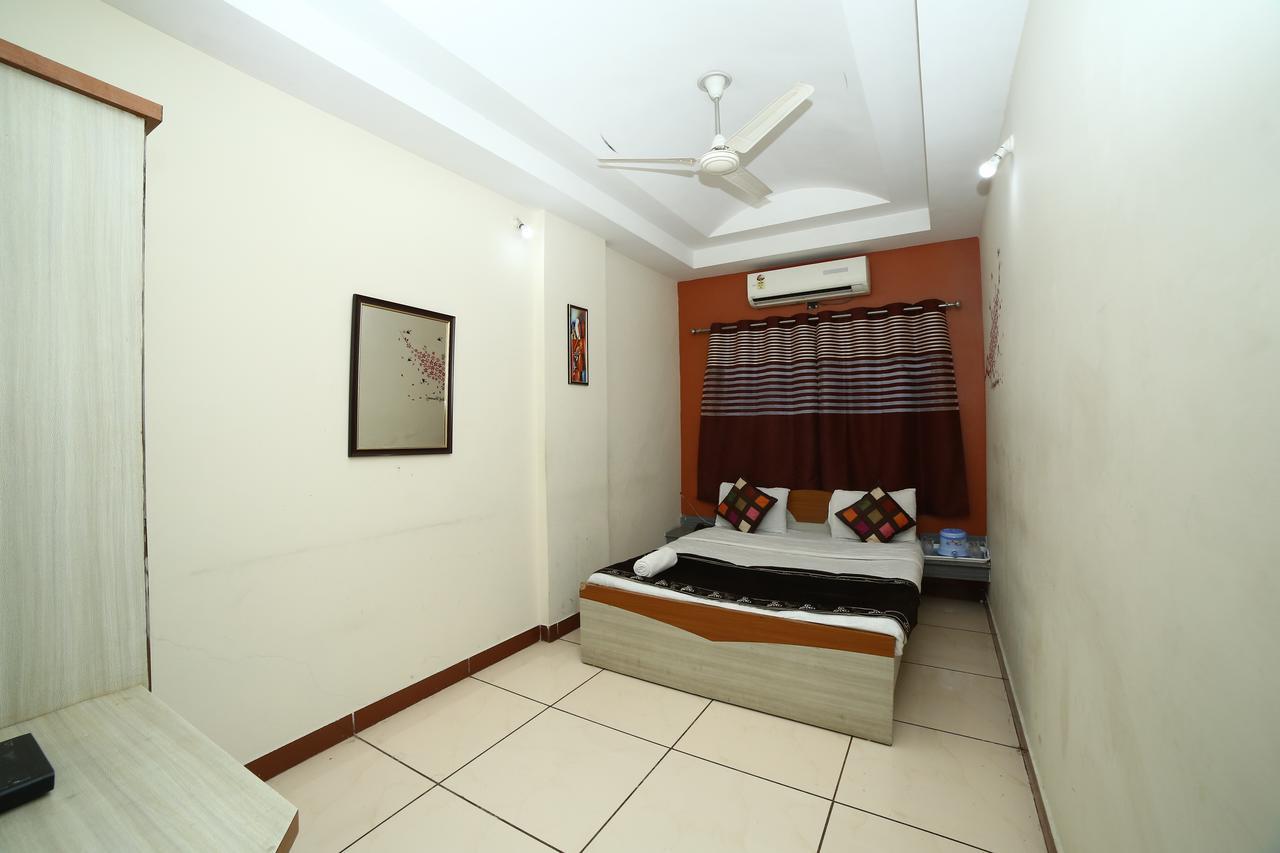 Hotel Velvet Rajkot Exterior foto